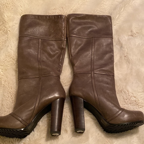 Taupe colored boots - Picture 4 of 7